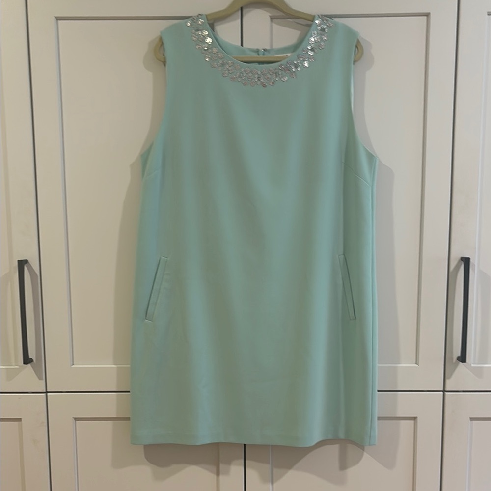 Beautiful Vineyard Vines Woman’s Sleeveless Shift Dress Sequin Neckline.Size 16